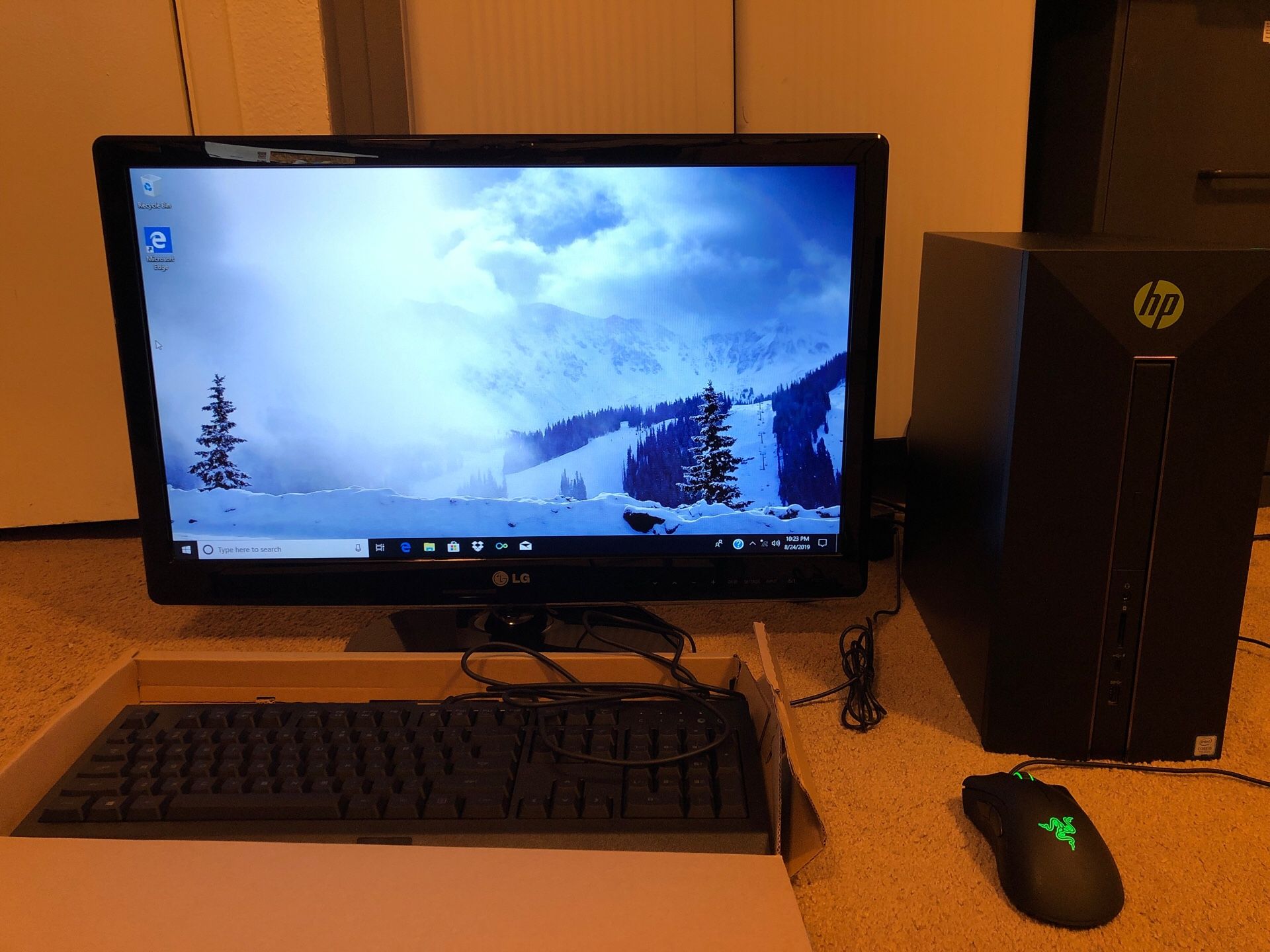 Amazing HP PAVILION GAMING COMPUTER with 32inch LG TV/Monitor and other accessories