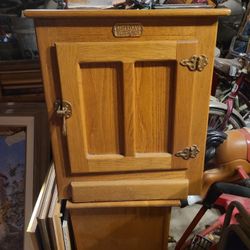 White-clad hand table