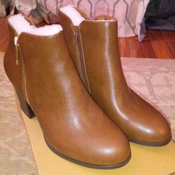 Brand New In The Box Brown Leather Low Cut Boots Women's 7 And 1/2