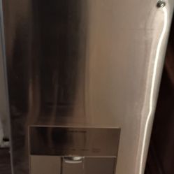 NEW LG FRIDGE WITH ICE MAKER