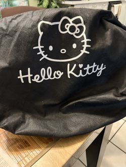 Used. Hello Kitty Black And white loungefly Bag