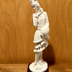 Guiseppe Armani Lady with Muff Porcelain Figurine 11" Tall 1987 Florence Italy