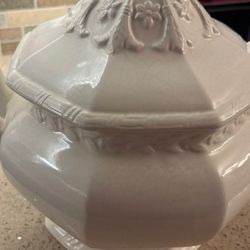 Tureen/Serving Bowl