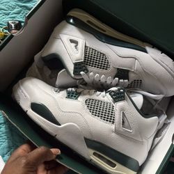   Air Jordan 4 Retro size 9 oxidized green and white