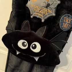 BRAND NEW HALLOWEEN BAT HOODED THROW BLANET THAT MAKES Spooky NOISE 50x60