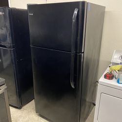 Frigidaire Refrigerator Top Freezer 🚚🎊🎊