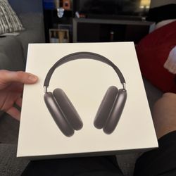 AIRPOD MAX’S AVAILABLE FOR TRADE OR MONEY (read description)