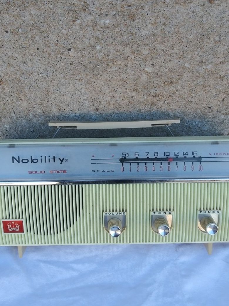 (VINTAGE) 1960s NOBILITY TRANSISTOR RADIO