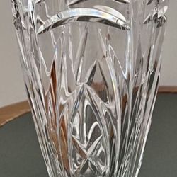 Vintage 8” tall Crystal glass vase decor  In great condition  4 pounds in weight