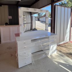 White Make Up Vanity 