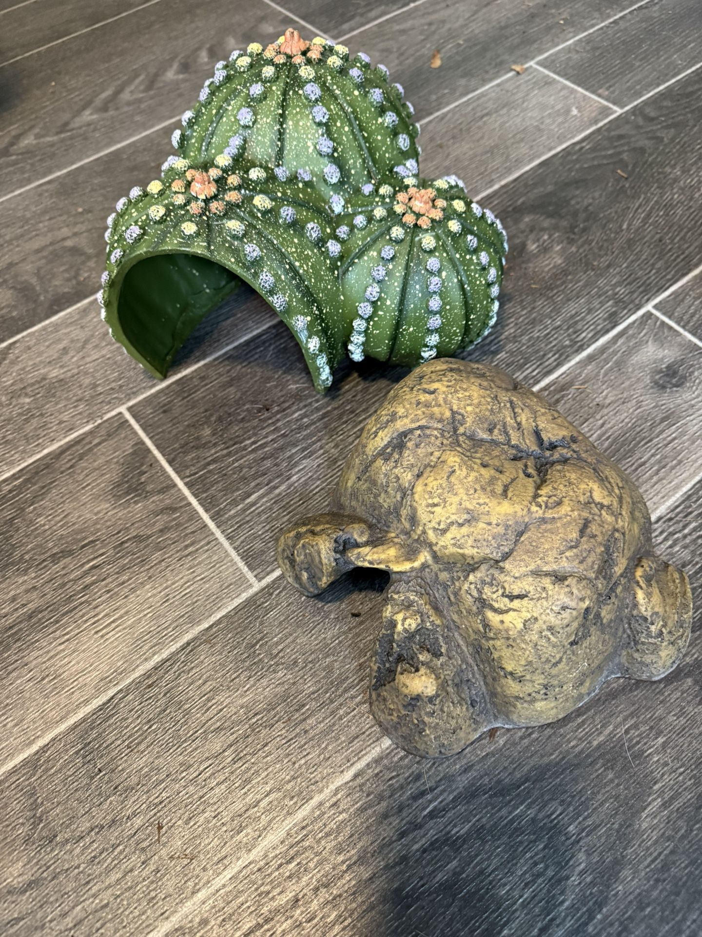 2 Reptile Hides