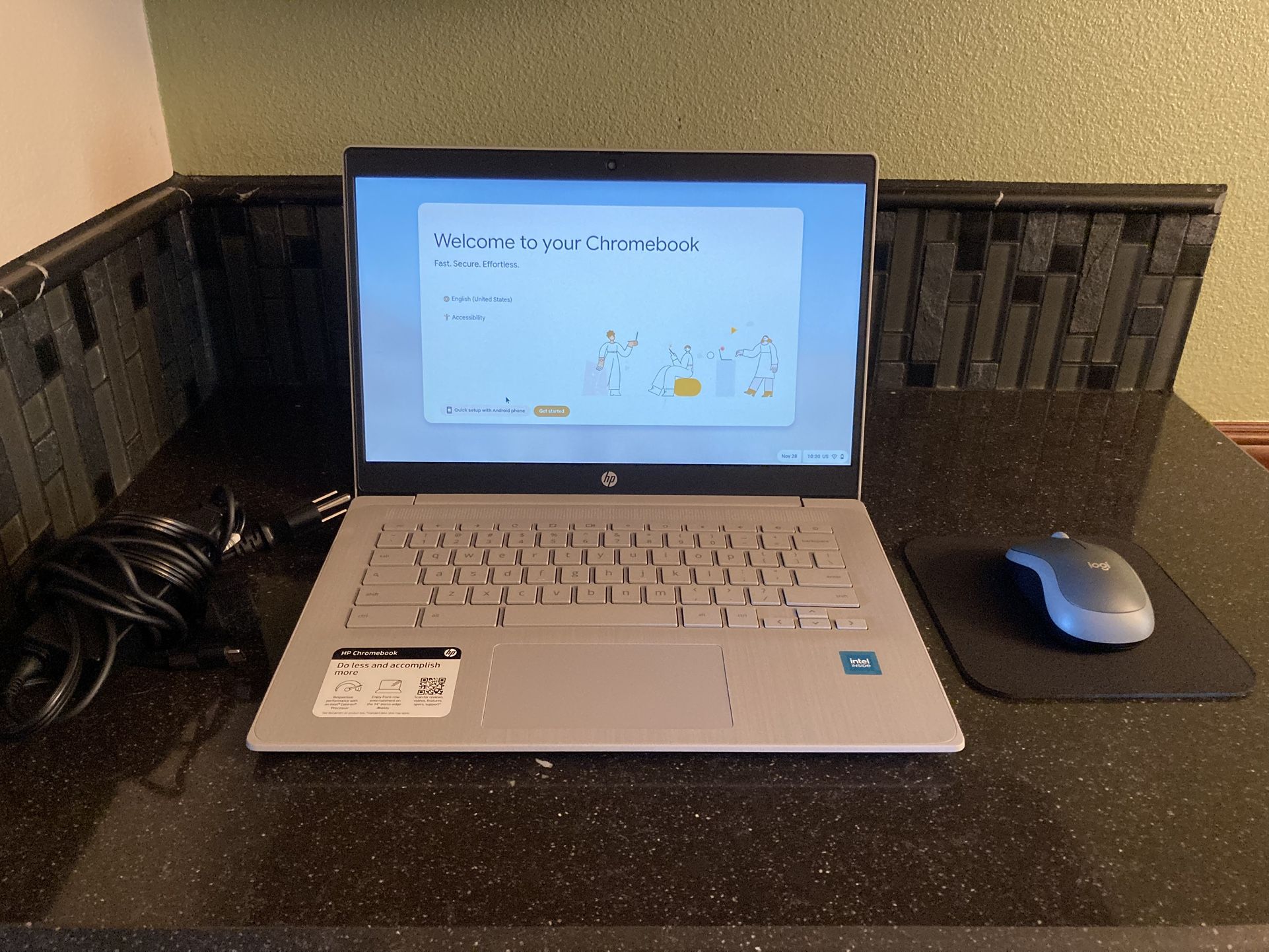 HP Chromebook with Mouse