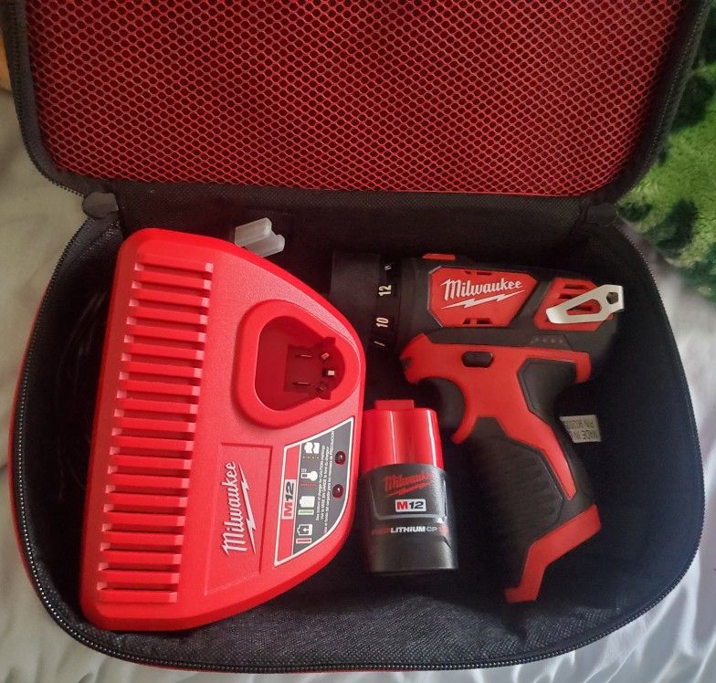 Milwaukee  M12 Brushed