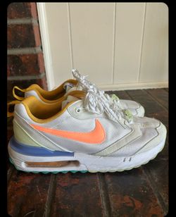 Women’s Nike shoes