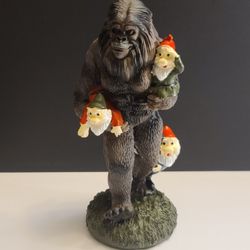 BIGFOOT SASQUATCH Figure Holding Gnomes for Indoor/Outdoor Garden 
