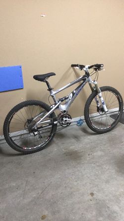 Mountain Bike—GT Marathon Pro 26”