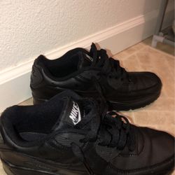 Nike Air Maxes size 6.5 Boys