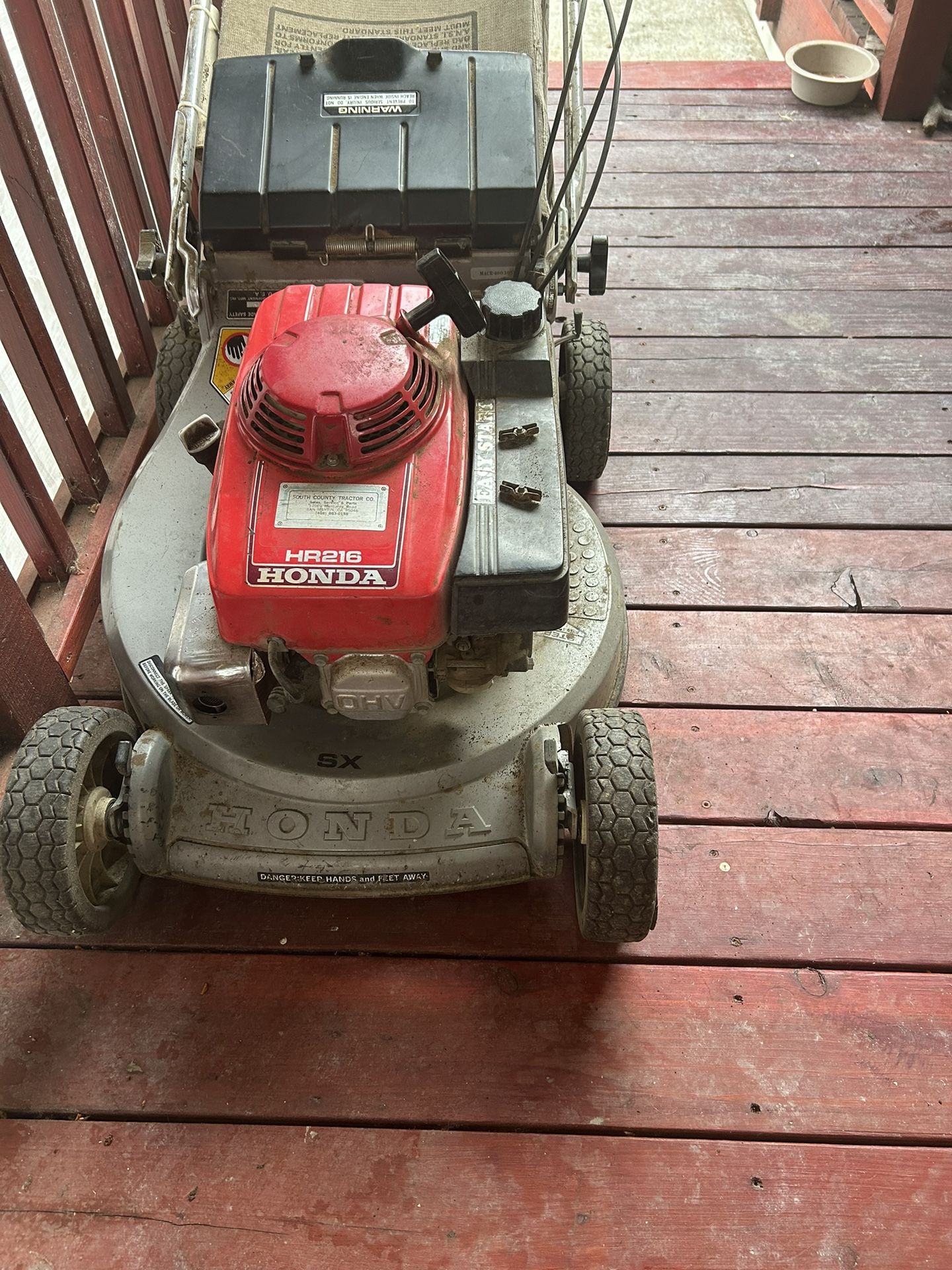 Honda HR 216 mower