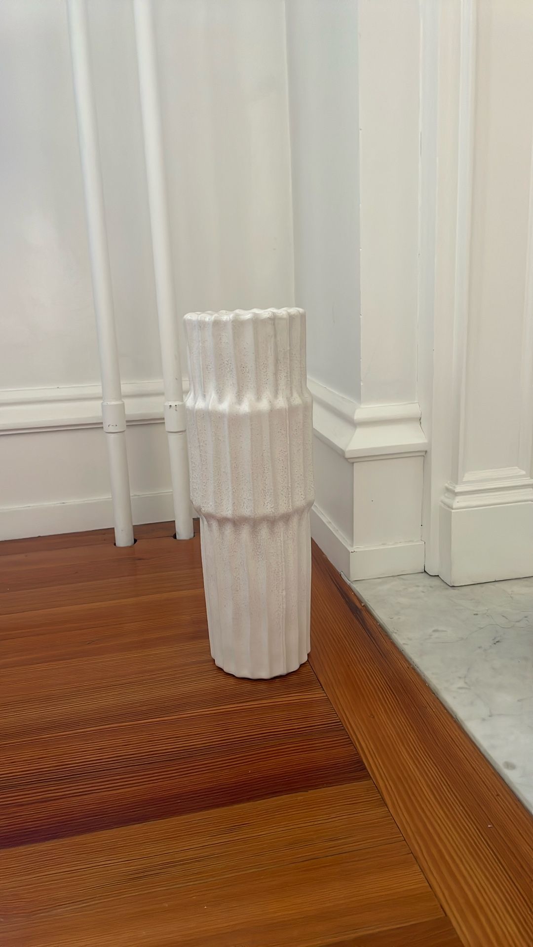 CB2 Furrow Pillar Holder