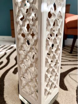 White Porcelain Coastal Uplight