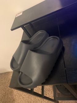 Yeezy Slides Size 9