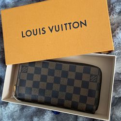 Louis Vuitton Zipper Wallet/With Box