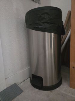 Trash can 12"×24"good condition