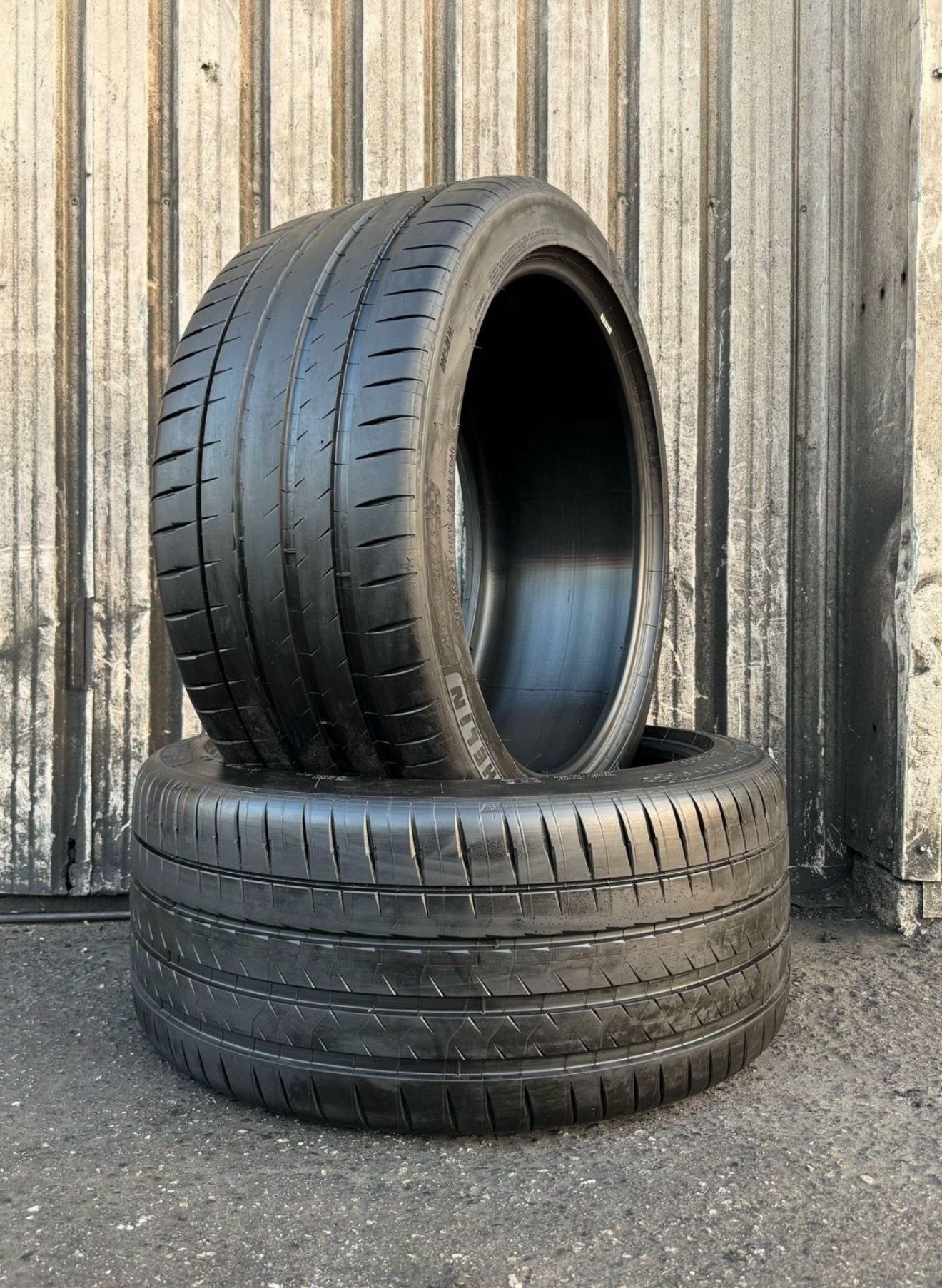 325/35/23 325 35 23 Michelin Pilot Sport 4S MO1