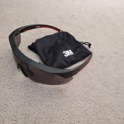 New 3M Safety Eyewear, Aerodynamic Design, Black w/Red Accent Frame, Gray Lens, Anti-Fog Sunglasses 