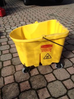 RubberMaid Commercial Bucket