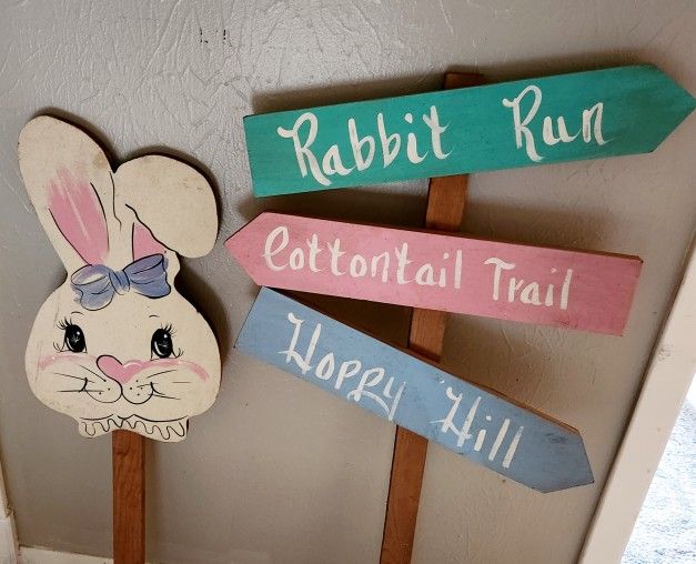 Set of 2 Easter Yard Decor!!