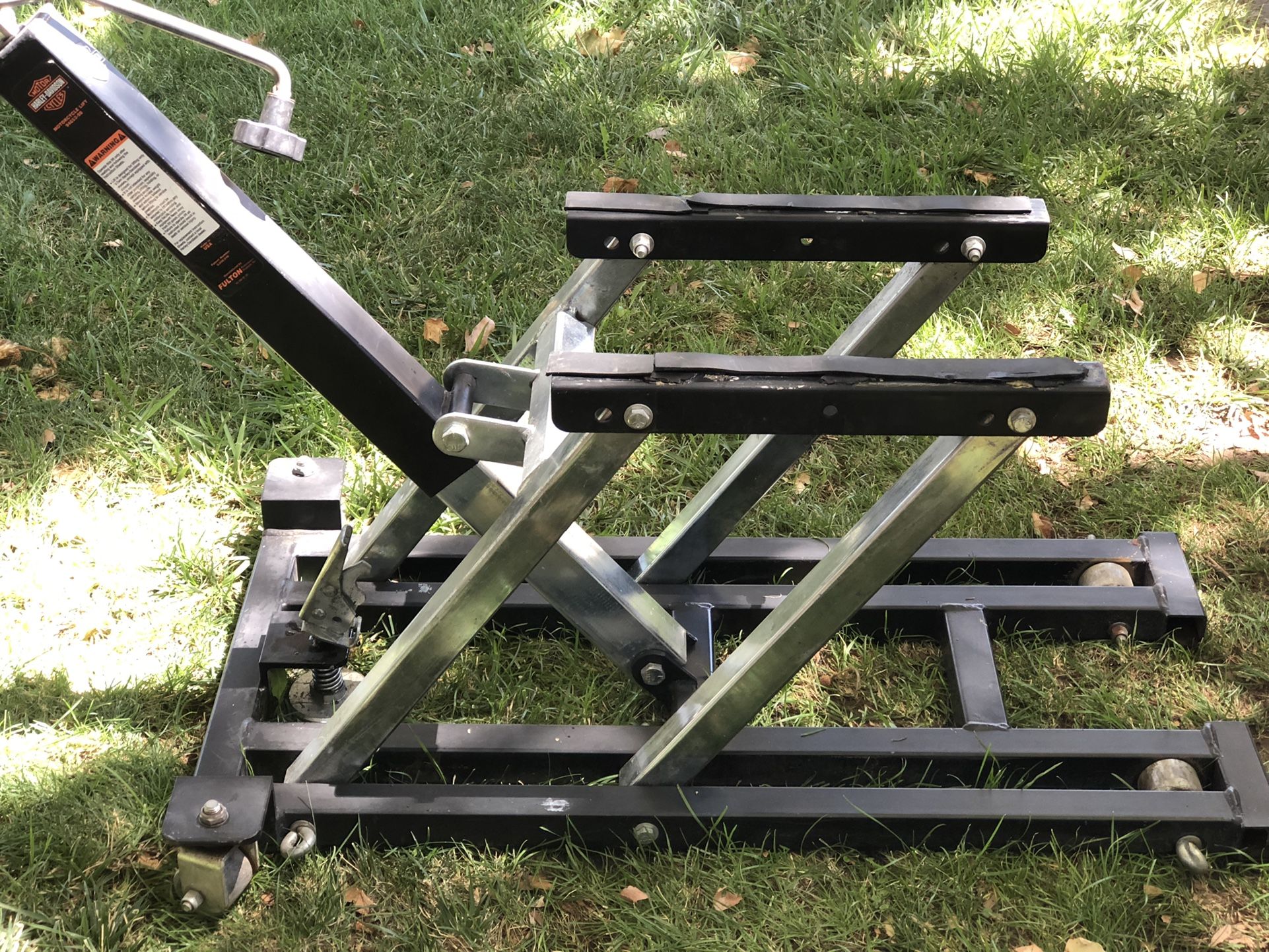 HARLEY DAVIDSON MOTORCYCLE LIFT