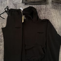 Black essentials set