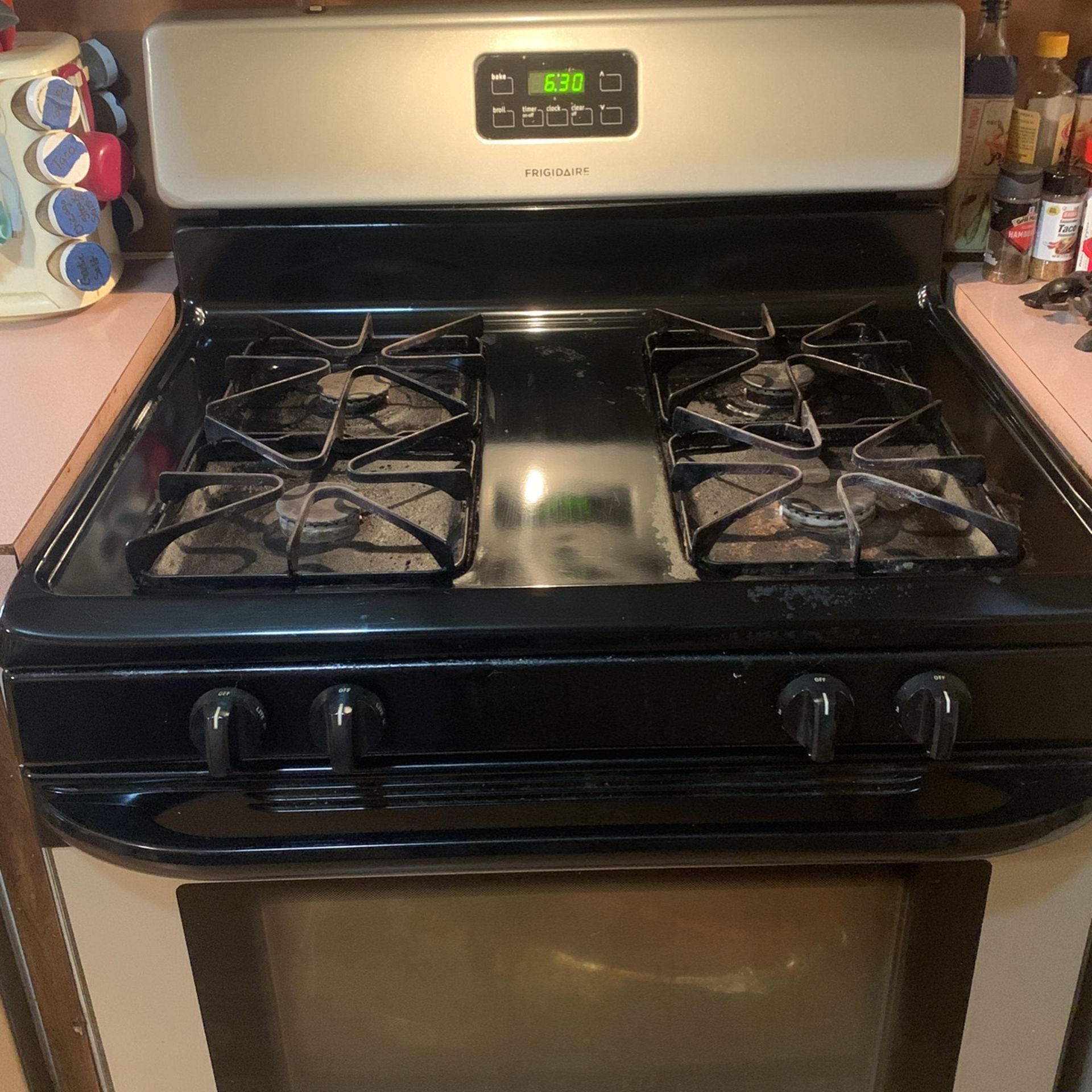 Frigidaire Stove