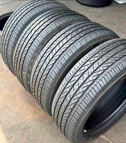 235 55 20 Bridgestone tires Con 80% de Vida Las 4