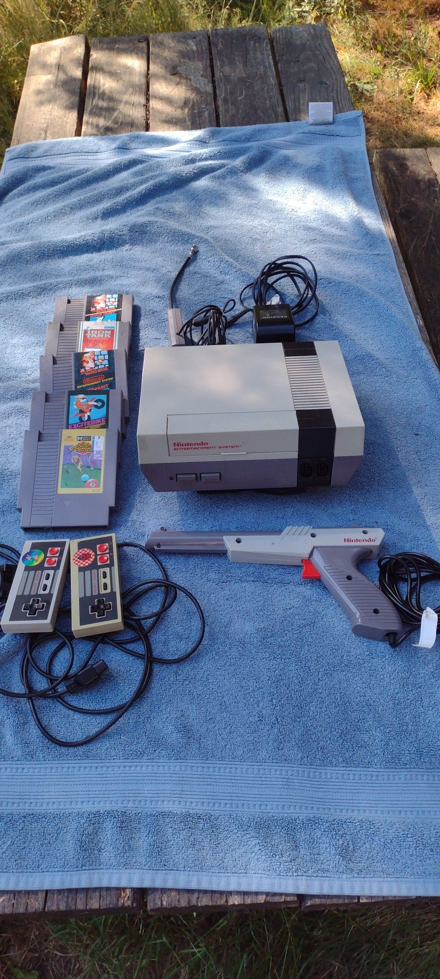 SUPER NINTENDO NES GAME CONSOLE WITH GAMES