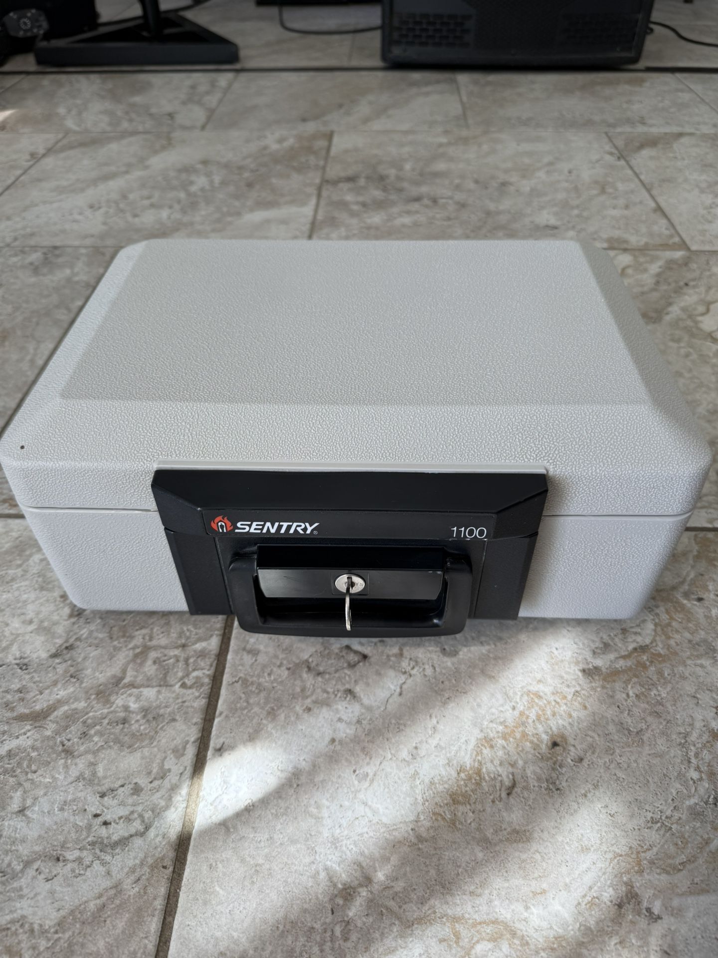 Sentry 1100 Fire Safe (Great Condition - 2 Keys)