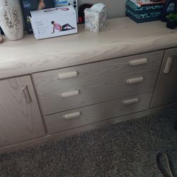 Beautiful Heavy Wood CREAM COLORED DRESSER SET