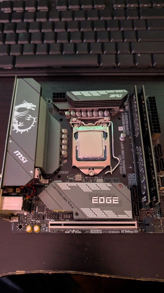 I7-11700k , MSI Wifi Gaming Motherboard, 64gb Ddr4 3200 Cl18 .