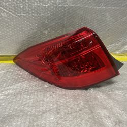 2017-2019 Toyota Corolla SE XLE XSE left tail light