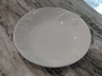 White Embossed Fruit Serving Bowl – Excellent Condition