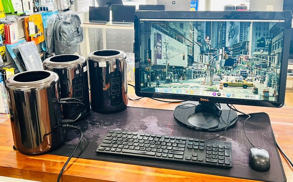 Apple MAC PRO 12 CORE XEON 64GB RAM 1TB SSD AMD FirePro D700 12GB VRAM ON SALE $400 Each