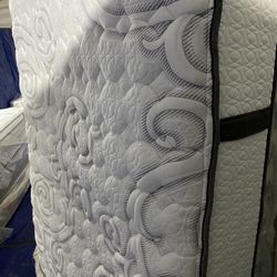 Queen Pillowtop Mattress. Super Thick Designer   I Can Also Deliver.