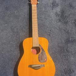 YAMAHA Acoustic Guitar 