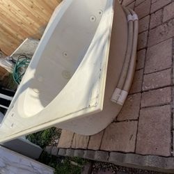 Nice hardly used Jacuzzi With Powerful Pump  and panels & Assembly