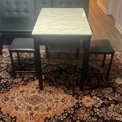 Una Mesa Y Dos Banquitos free delivery