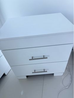 2 nightstands