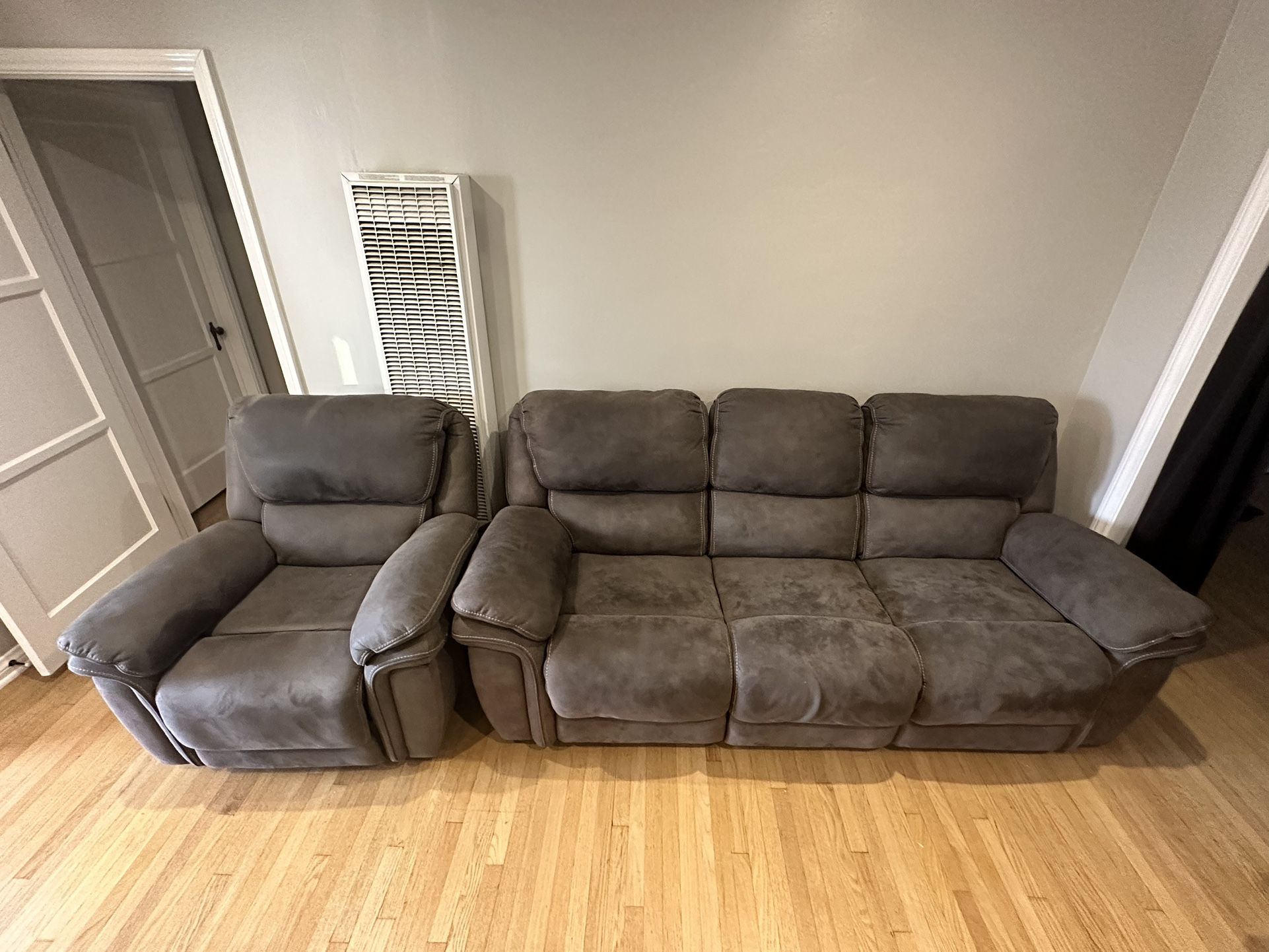 Large Single Power Reclining Sofa with USB for Sale in Los