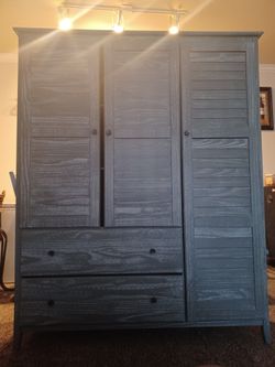Grey Brushed 3-Door Wardrobe