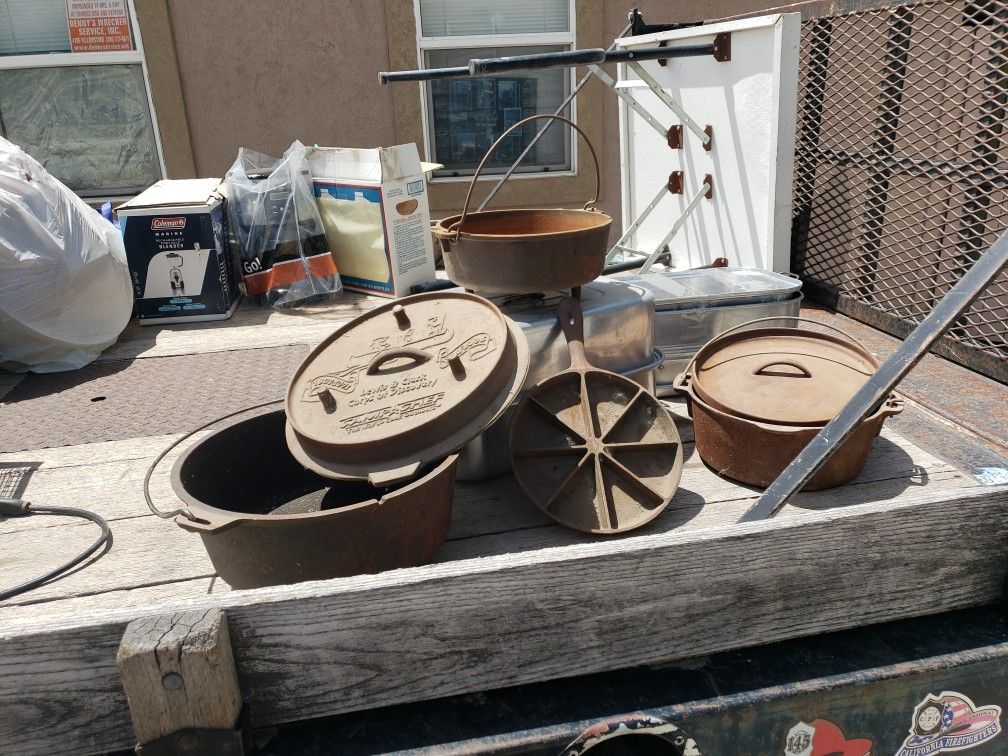 Dutch Ovens Cast Iron Set Lot